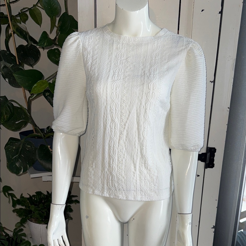 Suzy Shier eyelet Women's White Puff Sleeve Textured Top XS NWOT
